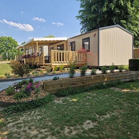 Camping Les Rives Du Lac Bois Morin Exterior photo