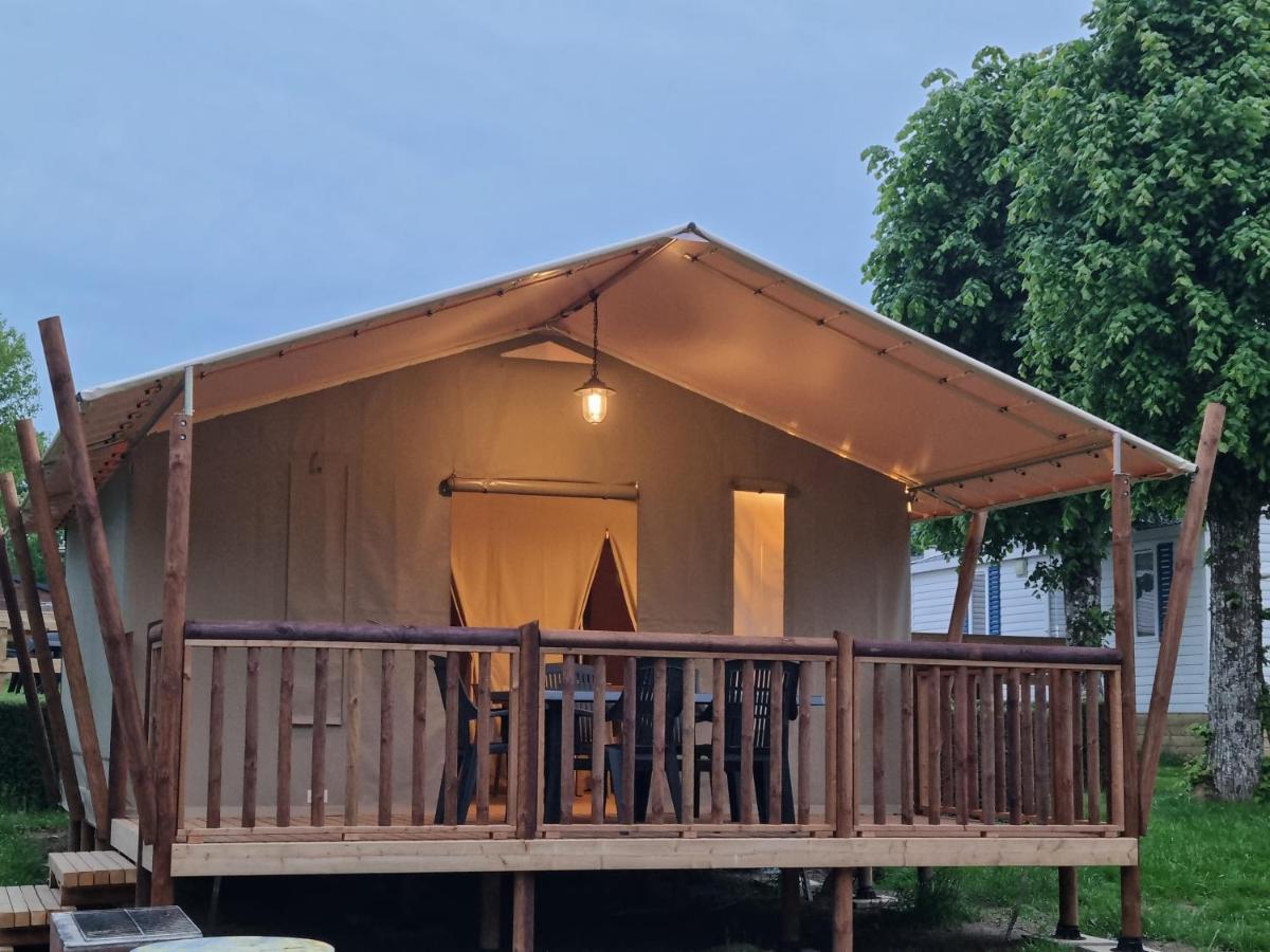 Camping Les Rives Du Lac Bois Morin Exterior photo
