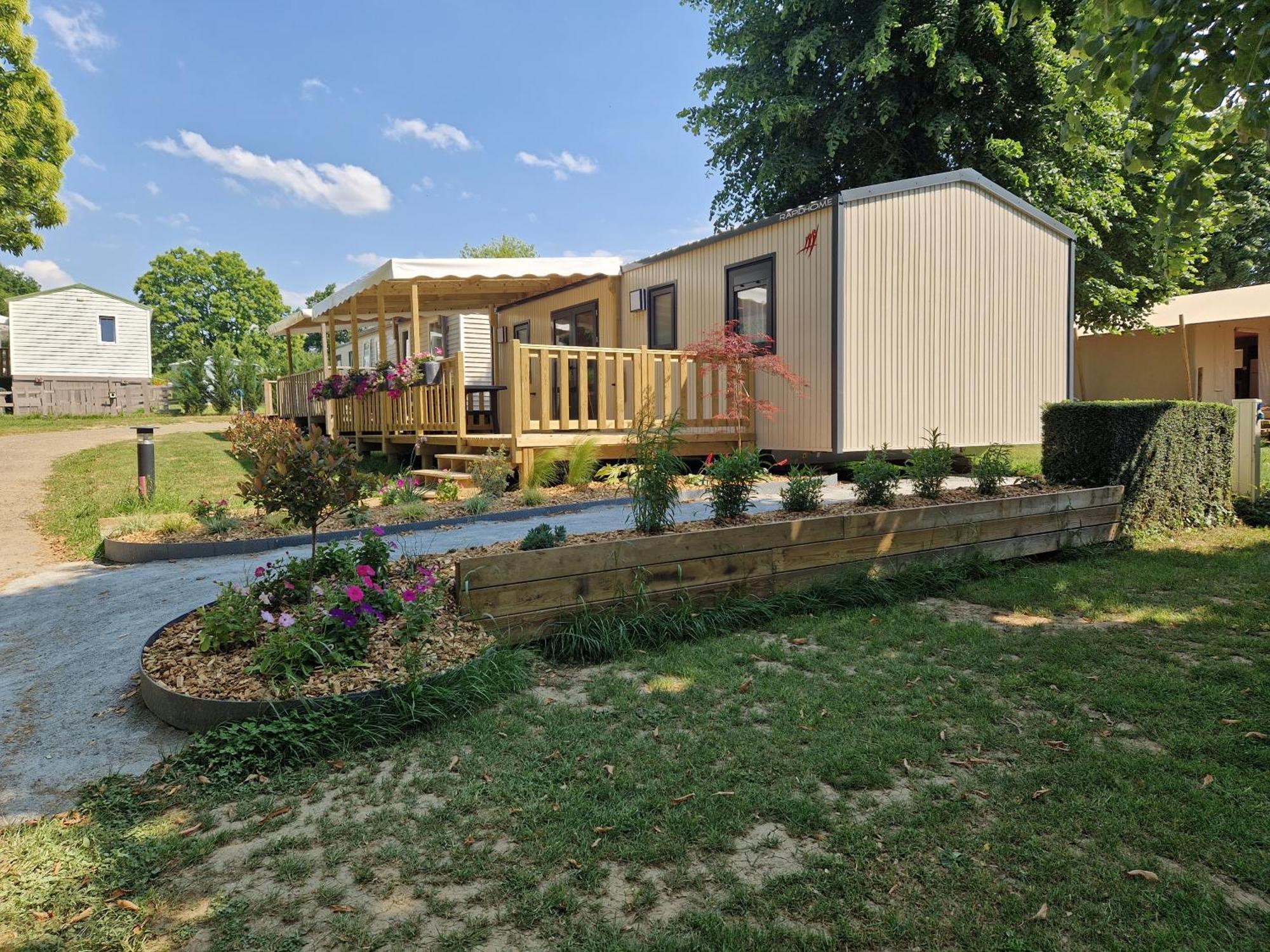 Camping Les Rives Du Lac Bois Morin Exterior photo